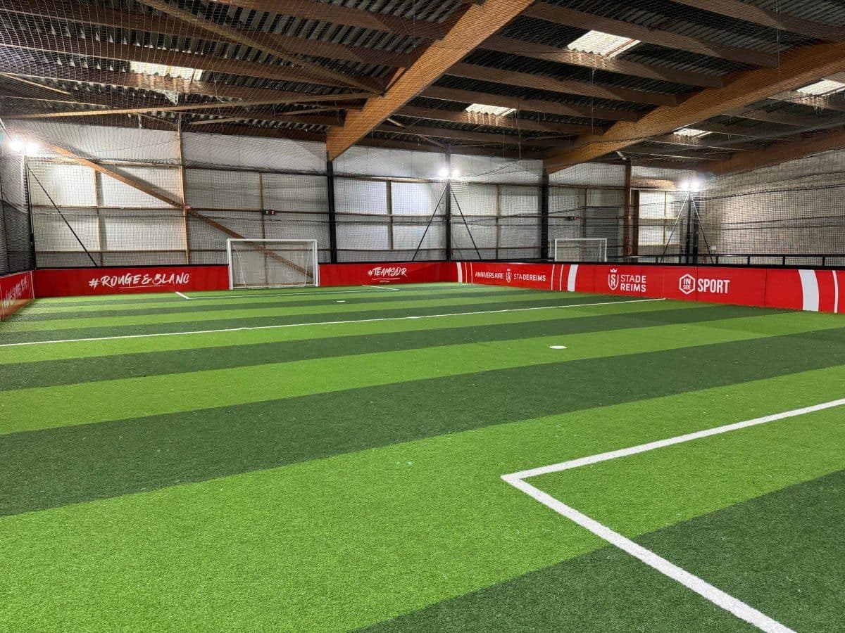 Overview of the Stade de Reims-branded Foot5 pitch