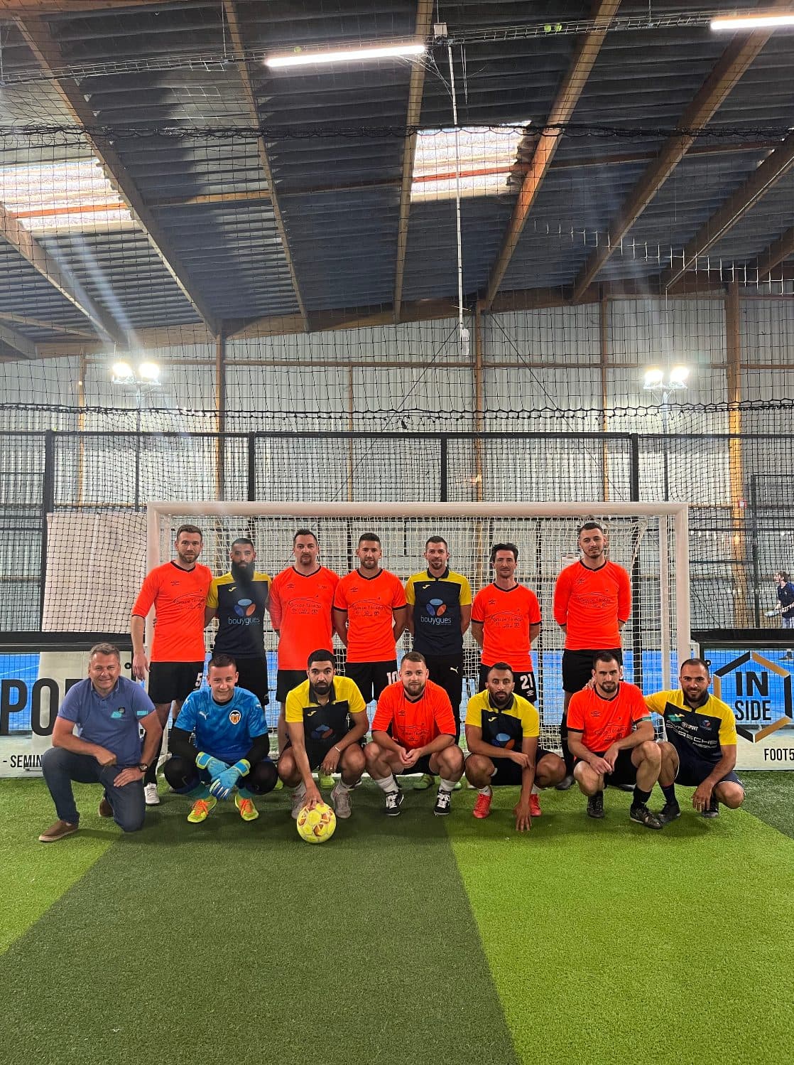 Équipes d'entreprises réunies sur un terrain de Foot5 d'Inside Sport à Reims